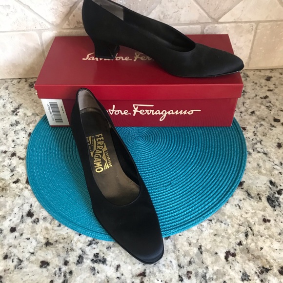 Salvatore Ferragamo Dublino Black Flats 7 1/2 AAAA - Picture 2 of 8